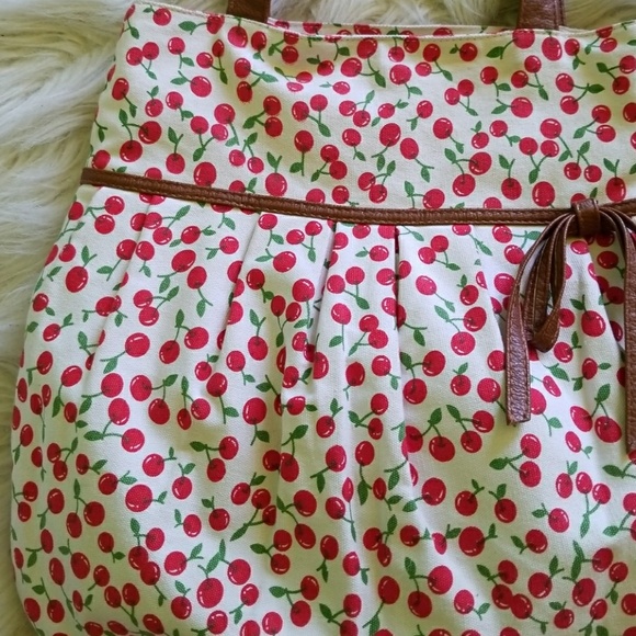 🍒 Large Cherry Print Tote 🍒 - Picture 3 of 6